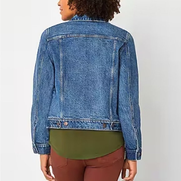 a.n.a Midweight Denim lightly distressed jean Jacket - Picture 2 of 7